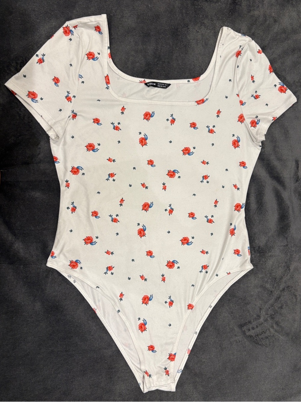SHEIN White Floral Short Sleeve Scoop Neck Bodysuit